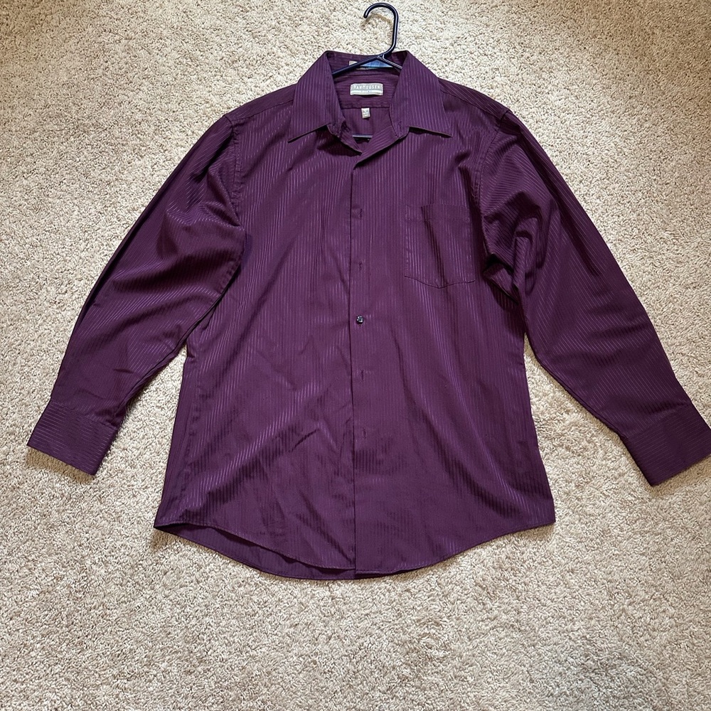 Men’s fitted pin stripe dress shirt